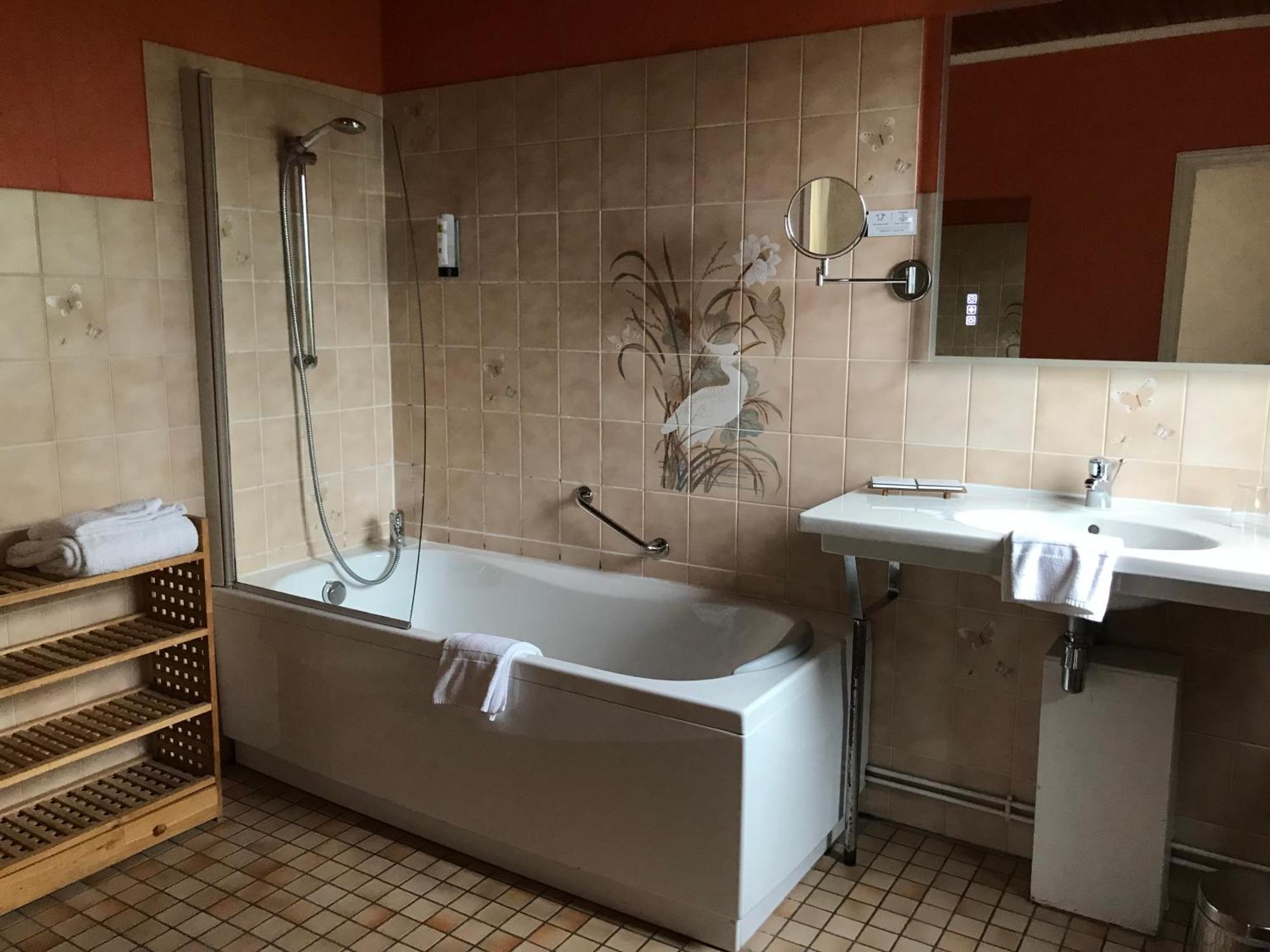 Logis Hotel & Restaurant La Paix Le Nouvion-en-Thierache Eksteriør billede