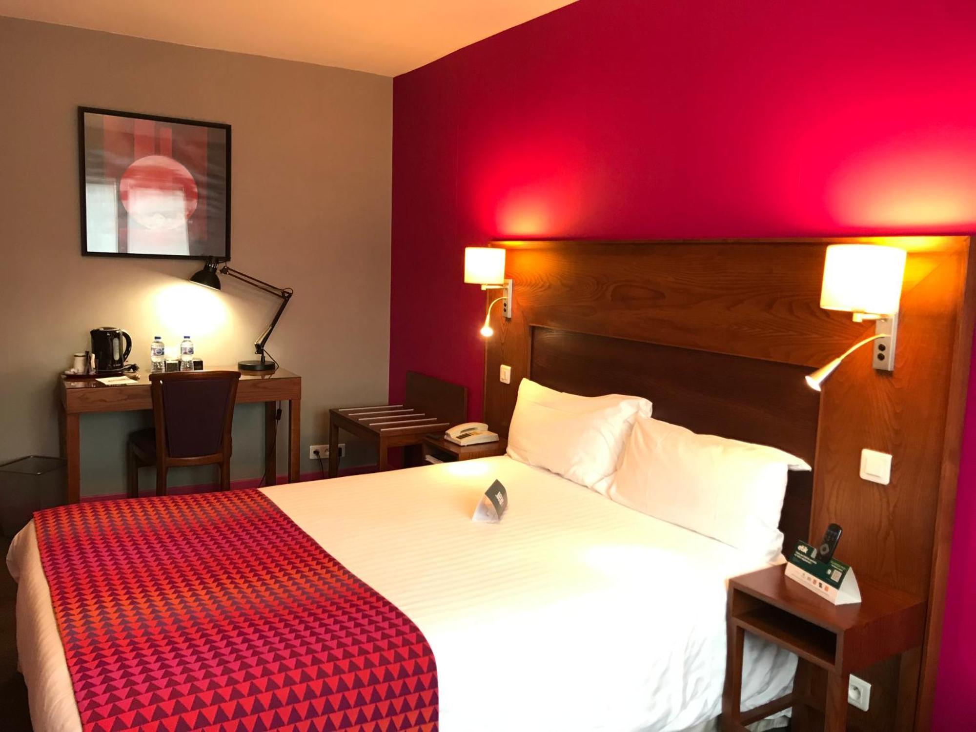 Logis Hotel & Restaurant La Paix Le Nouvion-en-Thierache Eksteriør billede