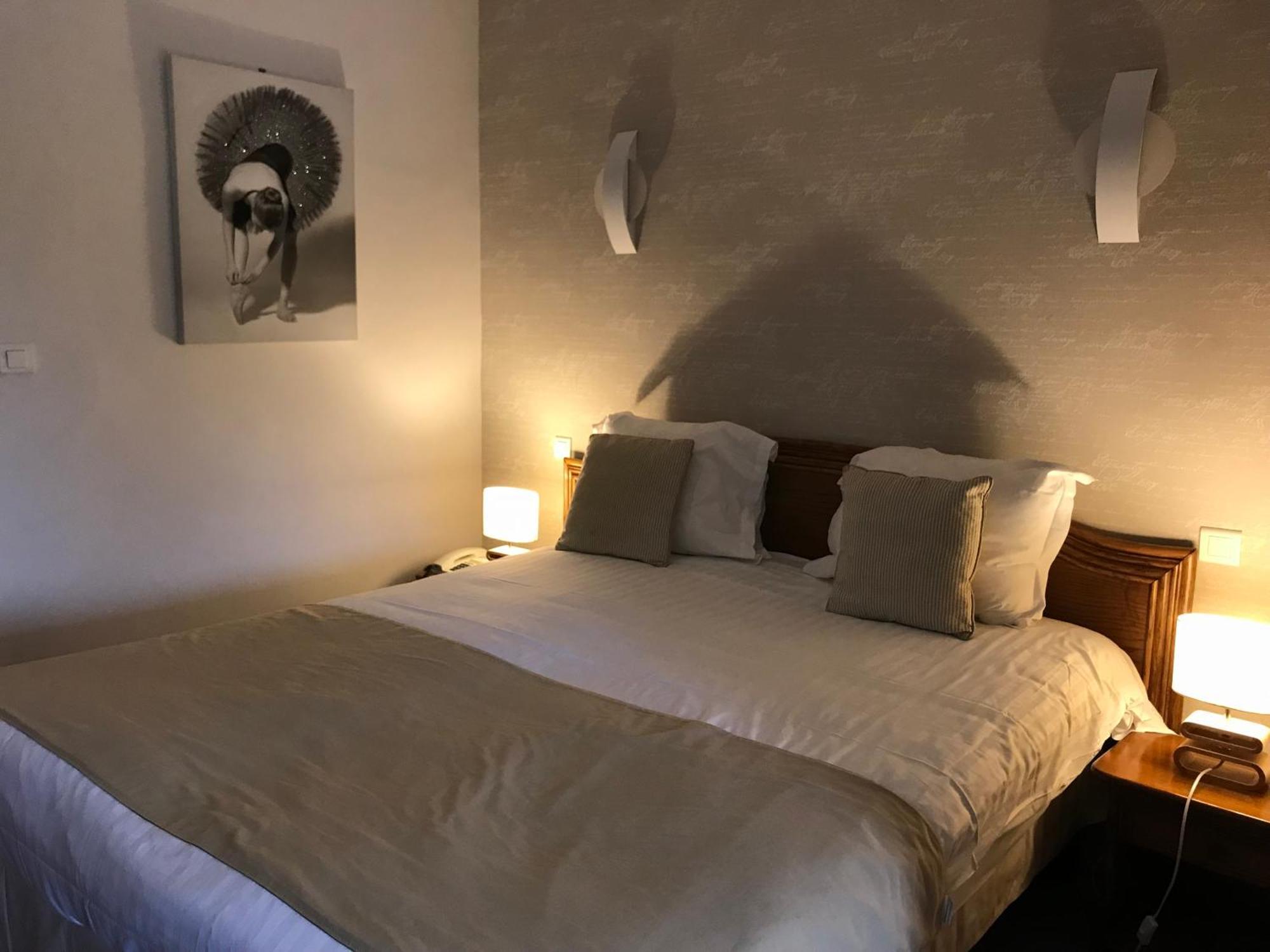Logis Hotel & Restaurant La Paix Le Nouvion-en-Thierache Eksteriør billede