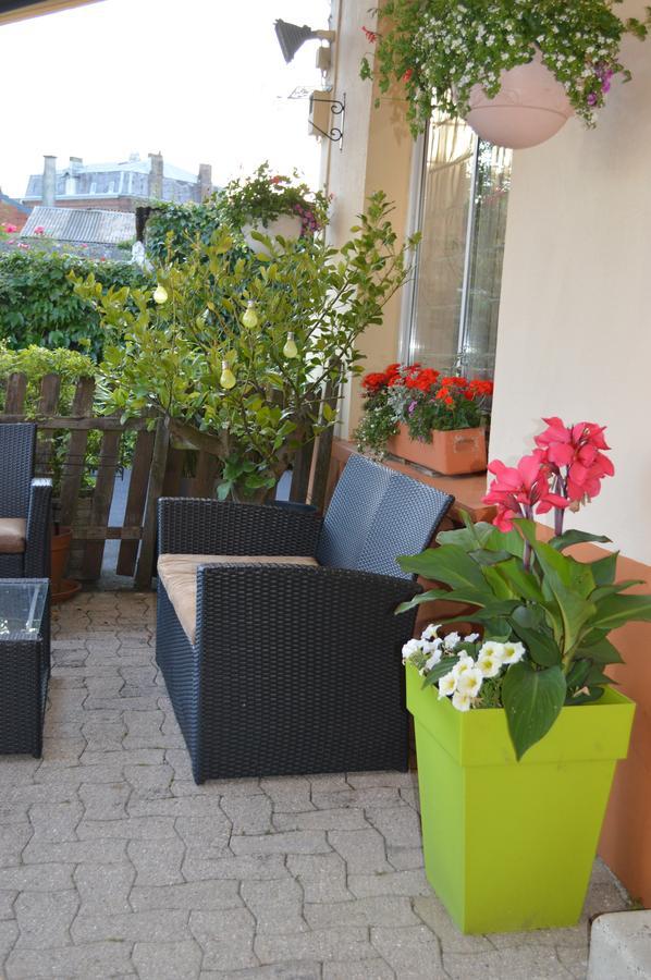 Logis Hotel & Restaurant La Paix Le Nouvion-en-Thierache Eksteriør billede