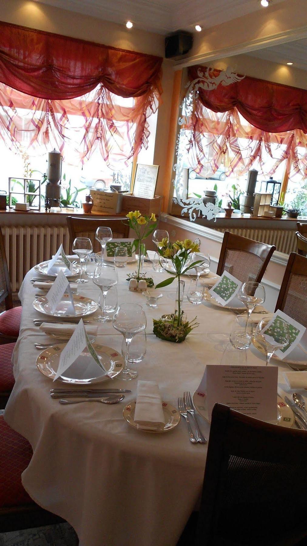 Logis Hotel & Restaurant La Paix Le Nouvion-en-Thierache Eksteriør billede